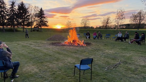 Foto 1 vom Vereinsleben des HSV Reichenbach, 2026 – Lagerfeuer bei Sonnenuntergang